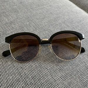 Diane Von Furstenberg Brown Sunglasses Round Gold Trim Shape Top Black Frame